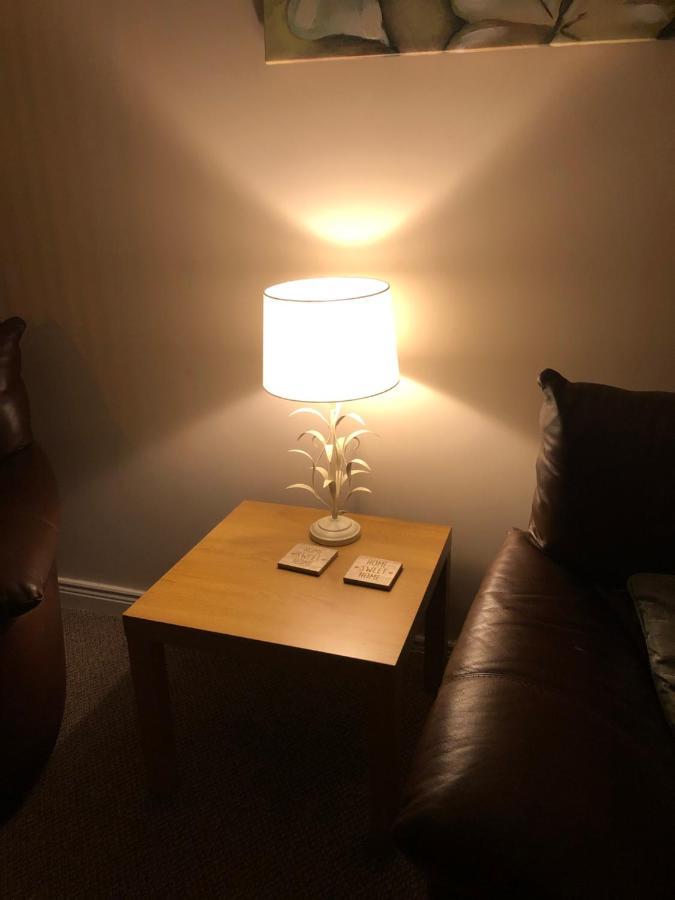Ponderosea Cottage Free Gated Parking M1 & City Location, Wood Stove ลิสเบิร์น ภายนอก รูปภาพ