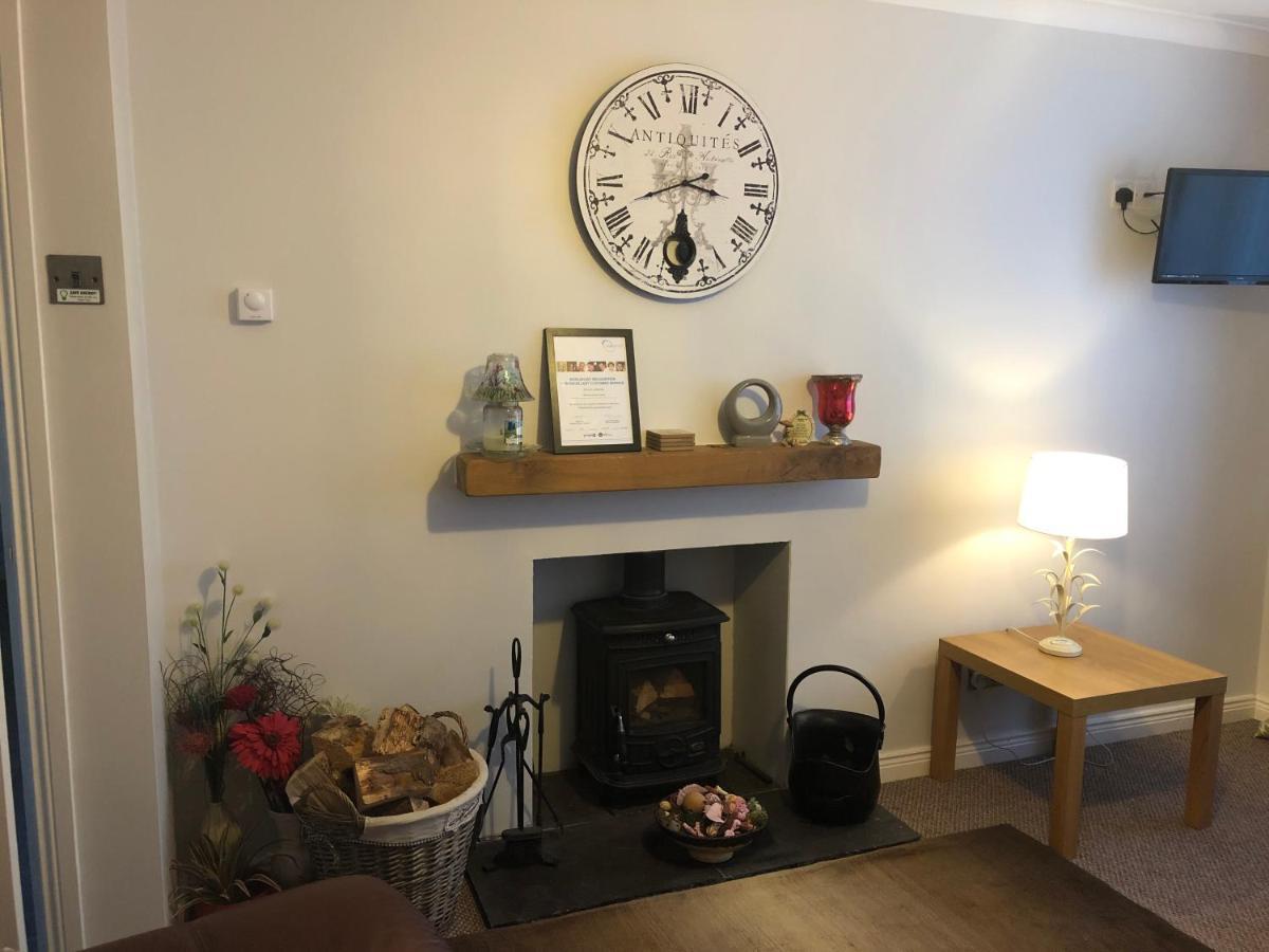 Ponderosea Cottage Free Gated Parking M1 & City Location, Wood Stove ลิสเบิร์น ภายนอก รูปภาพ